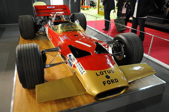RETROMOBILE 2013 La Gold Leaf Lotus 49 a lancé les décorations des Formule 1 au couleurs des sponsors en 1968 photo MARTINOLI autonewsinfo