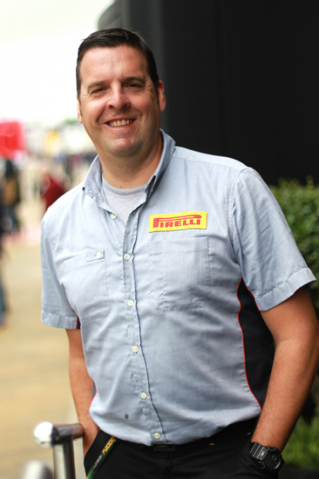  F1 2013 HONGRIE Matt Watts, chef d’équipe de monteurs de pneus Photo PIRELLI.