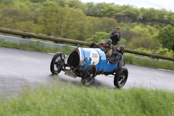 GP-DE-LYON-2014-Bugatti-Brescia-T13-1920-ELKERSLEY-JULIAN-dans-la-course-de-côte-de-Limonest-Mt-Verdun-sur-route-fermée-HAASE-Classic-Photo