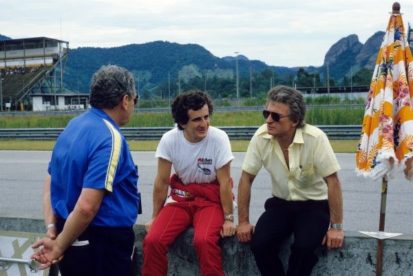  GERARD-DUCAROUGE-avec-Alain-PROST-et-Pierre-BLANCHET-de-MICHELIN-à-RIO-au-GP-du-BRESIL-1988