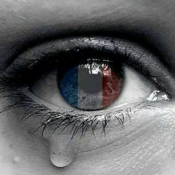 ATTENTAT-LA-FRANCE-QUI-PLEURE-LES-MESSAGES-DU-MONDE-AUTOMOBILE-R-HOMMAGE-AUX-VICTIMES-DU-TERRORISME-EN-FRANCE-A-PARIS