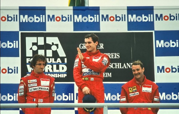  Ayrton SENNA Hockenheim 1989-Podium entouré de Prost & Mansell-© Manfred GIET-