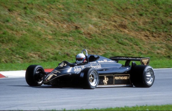 Elio-de-ANGELIS-victoire-au-GP-dAutriche-1982-sur-Lotus-91-©-Manfred-GIET